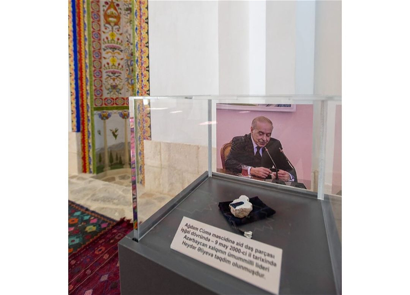 Кусок камня от Агдамской Джума-мечети, переданный великому лидеру Гейдару Алиеву 24 года назад, возвращен на место - ВИДЕО
