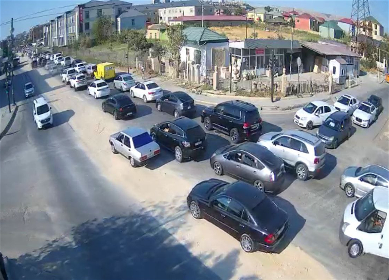 На этих улицах Баку затруднено движение транспорта - ФОТО