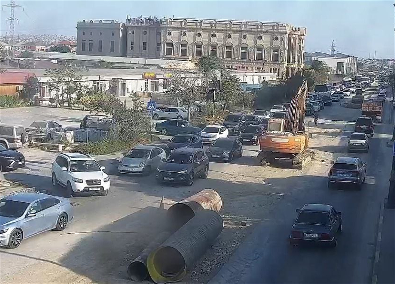 На этих улицах Баку затруднено движение транспорта - ФОТО