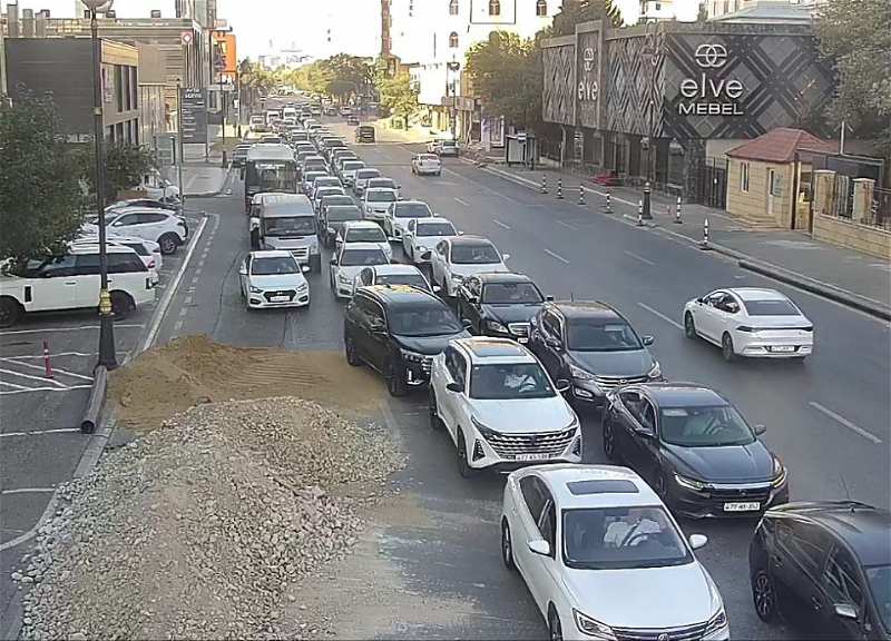 На каких улицах Баку 29 августа наблюдаются транспортные заторы? - ФОТО