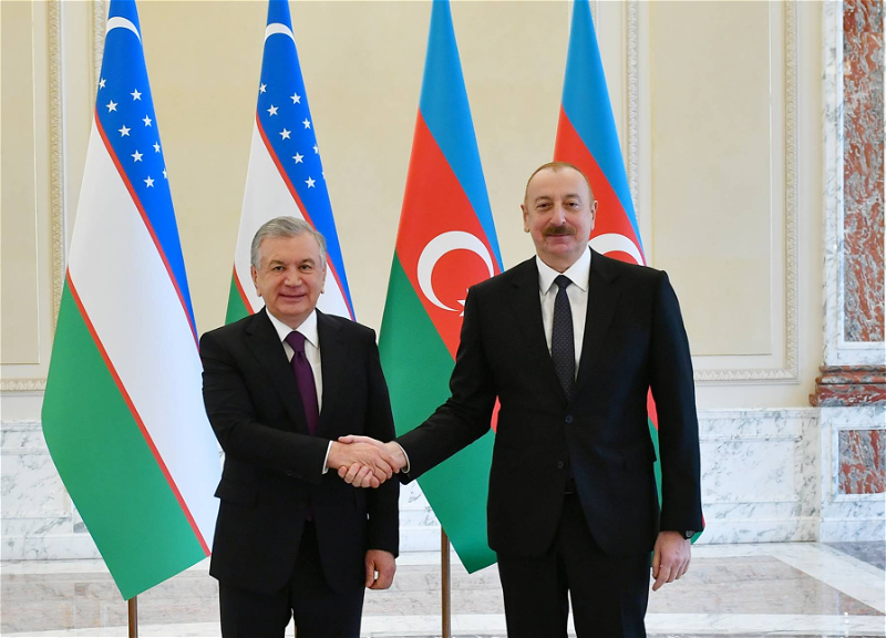Президент Азербайджана поздравил главу Узбекистана