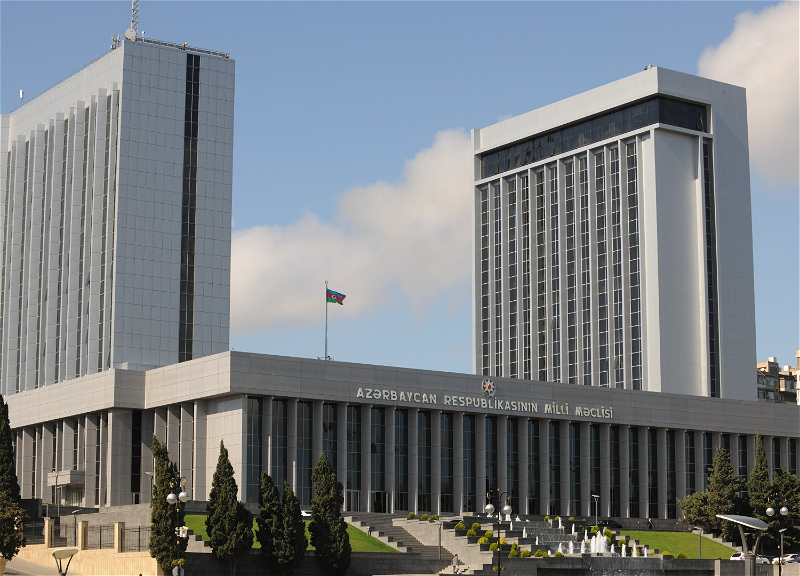 В Милли Меджлисе Азербайджана обсуждают проект госбюджета на 2026 год