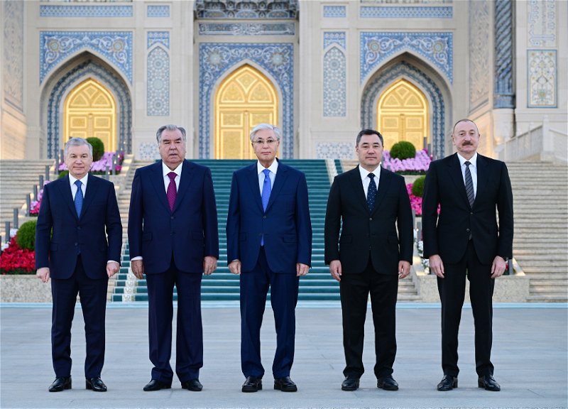 Президент Ильхам Алиев ознакомился с Центром исламской цивилизации в Ташкенте - ФОТО