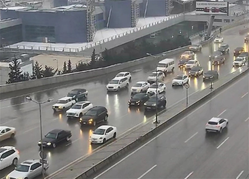 В Баку на 12 улицах и проспектах наблюдаются пробки - СПИСОК