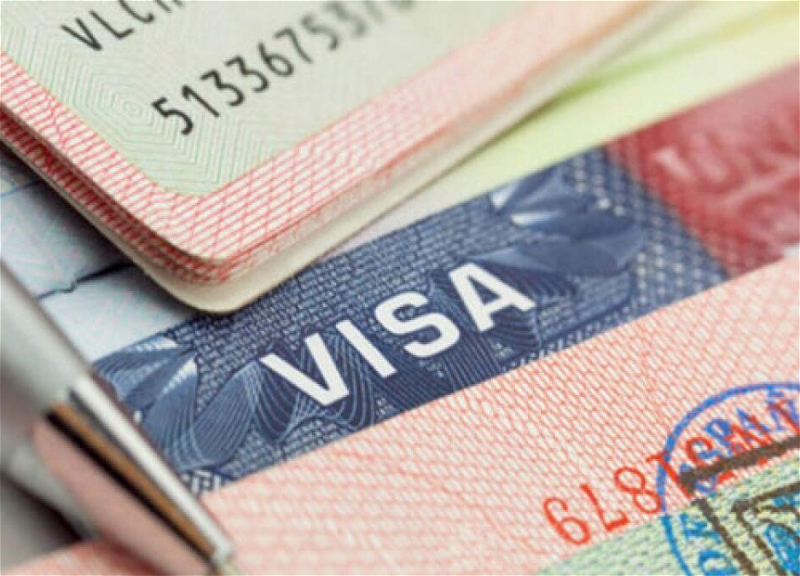 Азербайджан отменил визы для граждан четырех стран