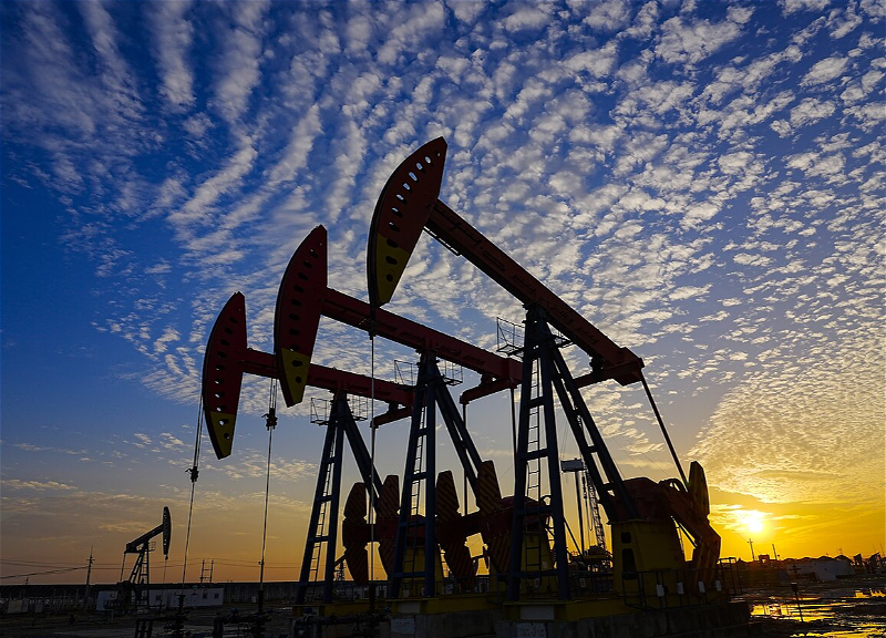 Цена азербайджанской нефти упала ниже $80