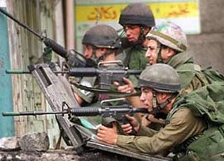 Боевик блокирован в доме в селе Комсомольском, идет перестрелка – ОВД