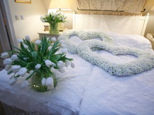 Енгя в спальне молодоженов: традиция или предрассудок?