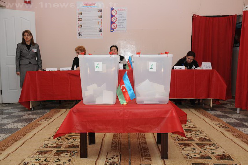 Завершилось голосование на парламентских выборах в Азербайджане