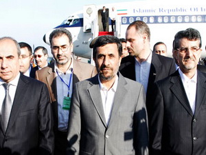 Махмуд Ахмадинежад прибыл с официальным визитом в Азербайджан