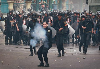 Египетская армия блокирует подступы к площади Тахрир в Каире