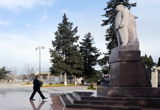 Президент Ильхам Алиев посетил памятник Гейдару Алиеву в Геранбойском районе - ФОТО