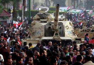 Армия поблагодарила Мубарака и почтила память погибших в ходе акций