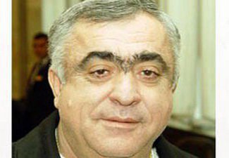 Брат президента Армении напал на журналистку