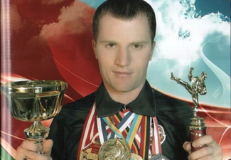 Знаменитый кикбоксер Эдуард Мамедов стал 14-кратным чемпионом мира