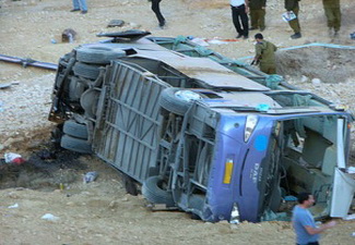 Автобус с азербайджанскими туристами упал в Грузии в пропасть