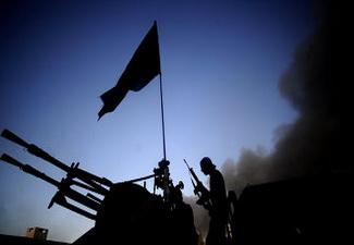 Мятежники ведут бой с войсками Каддафи близ его родного города Сирт