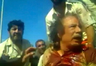 Обнародована новая видеозапись последних минут Каддафи - ВИДЕО