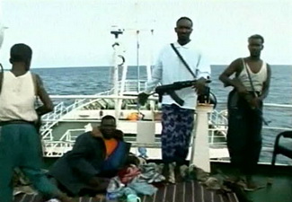 Корабли ВМС Великобритании и США задержали более десятка сомалийских пиратов