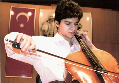 Молодой азербайджанский виолончелист выступит с сольным концертом на радио ВВС