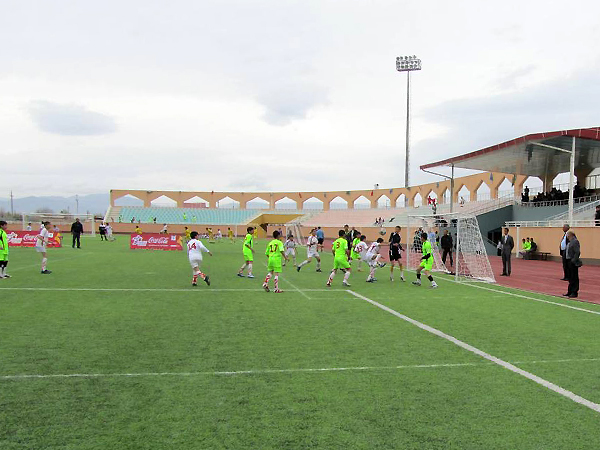 В детской футбольной лиге Азербайджана главный тренер побил судей