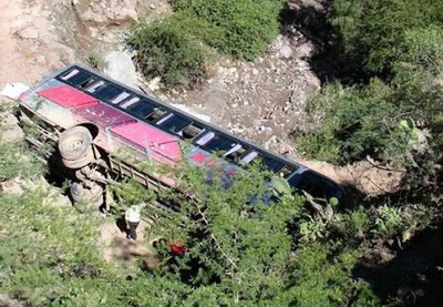 Автобус со студентами упал с обрыва в Албании