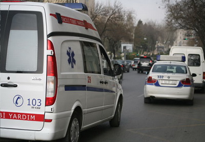 В Баку полицейский, не позволивший паре заниматься любовью, был сбит автомобилем