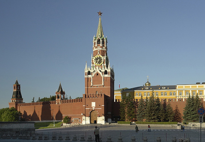 В Москве ставят деятельность Союна Садыкова в пример Азербайджану, в Баку подобные идеи считают недопустимыми и абсурдными