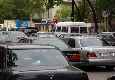 В Азербайджане разрешили использовать жалюзи в автомобилях