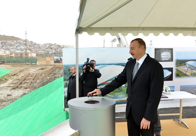 Ильхам Алиев заложил фундамент Дворца водных  видов спорта в Баку - ФОТО