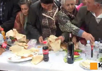 В Армении голодные люди набросились на еду олигарха - ВИДЕО