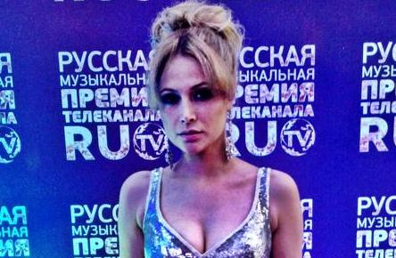 Нигяр Джамал на красной дорожке премии RU.TV – ФОТО