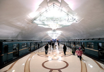 В Бакинском метро поезд сбил человека
