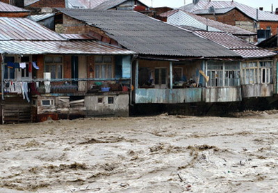 На западе Грузии в результате сильных дождей затоплены сотни домов