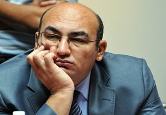 Игбал Агазаде в роли критиканствующего дилетанта