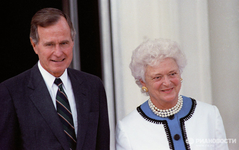 Экс-первая леди США Барбара Буш госпитализирована с пневмонией