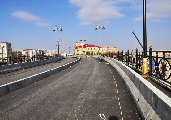 Вновь отложена сдача в эксплуатацию одной из крупнейших в Баку дорожных развязок – ФОТО