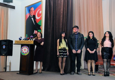 В Азербайджанском университете языков состоялась встреча с известной поэтессой Соной Велиевой - ФОТО