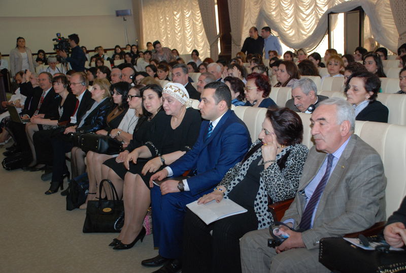 В Баку проходит международная конференция по детским болезням – ФОТО