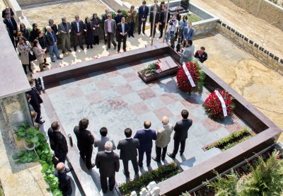 Участники турнира памяти Вугара Гашимова посетили могилу покойного гроссмейстера - ФОТО