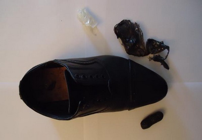 В Баку заключенному пытались передать туфли, напичканные наркотиками