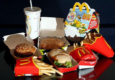 В Баку мужчина подал в суд на McDonalds, обнаружив в салате улитку