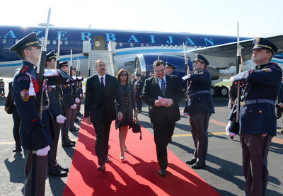 Президент Азербайджана прибыл с рабочим визитом в Чехию - ФОТО