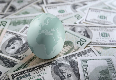 Доллар дешевеет к мировым валютам в преддверии статданных из США