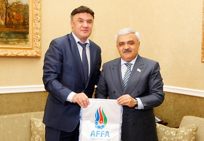 Президент АФФА Ровнаг Абдуллаев встретился с главой Федерации футбола Болгарии