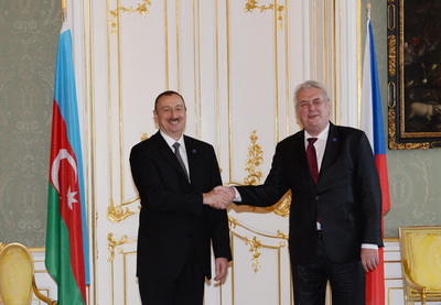 Президент Азербайджана встретился с президентом Чехии
