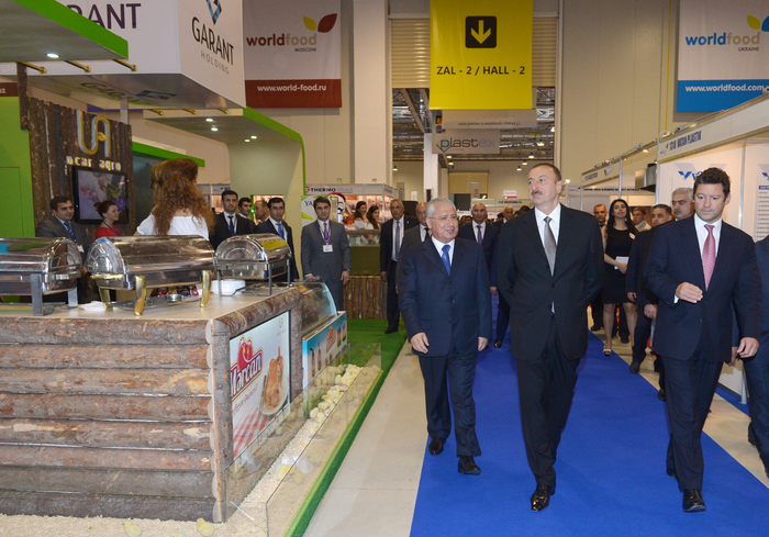Ильхам Алиев ознакомился с выставками World Food Azerbaijan-2014 и Agrihort Azerbaijan-2014 - ФОТО