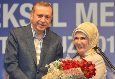Эрдоган подарил супруге на 36-летие супружеской жизни 36 алых роз - ФОТО
