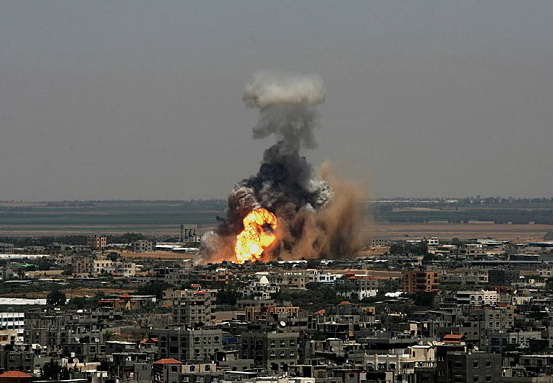 Шокирующие кадры бомбежек Сектора Газа израильскими войсками – ВИДЕО