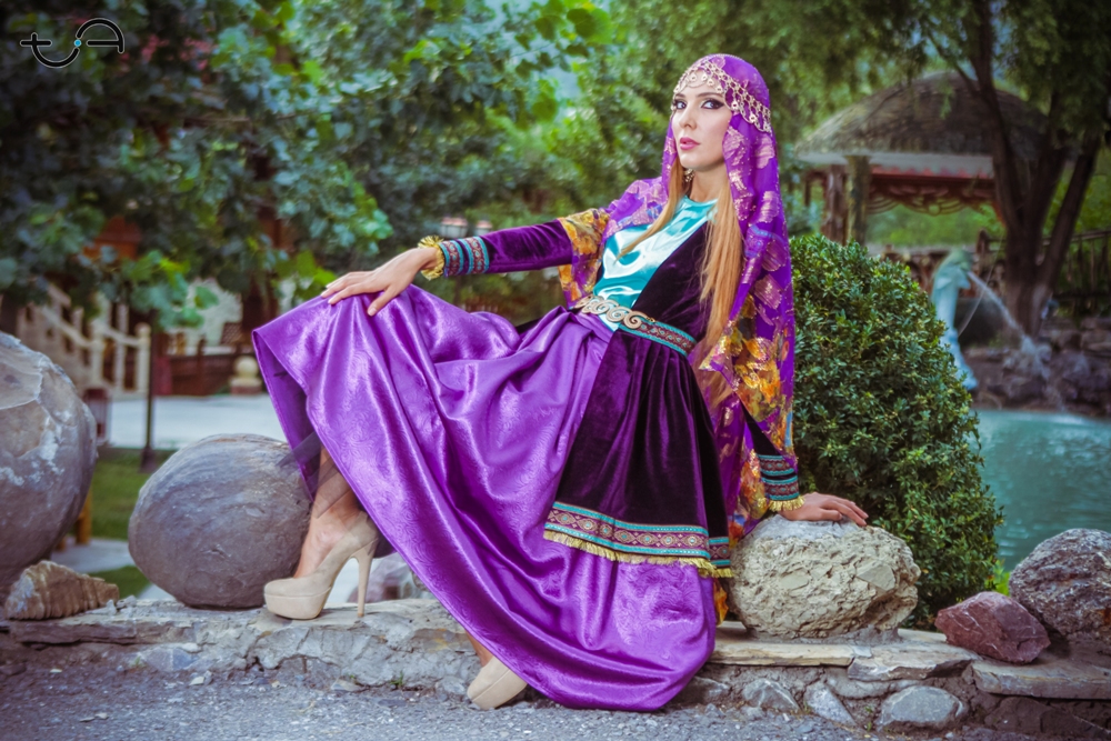 Коллекция национальных костюмов «Азербайджанские ханства» в представлении известных моделей - ФОТО